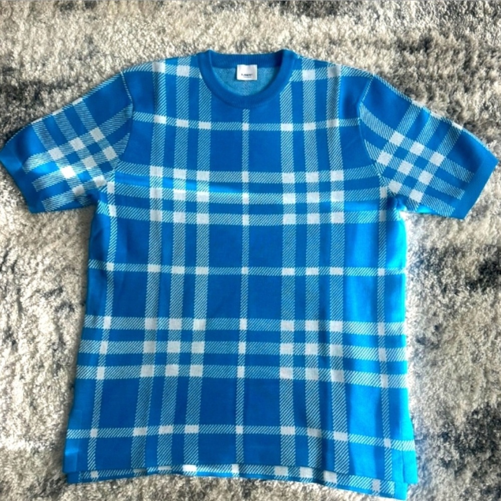 Burberry sweater t shirt very soft rich material. Worn for 10 mins.